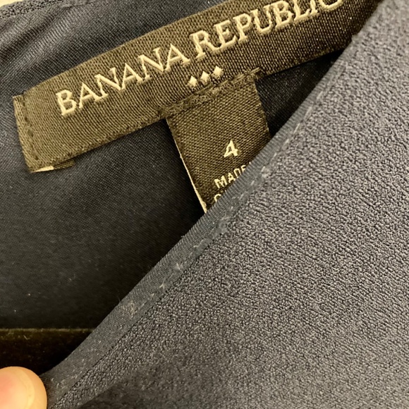 Banana Republic Scalloped Dress - Picture 2 of 3